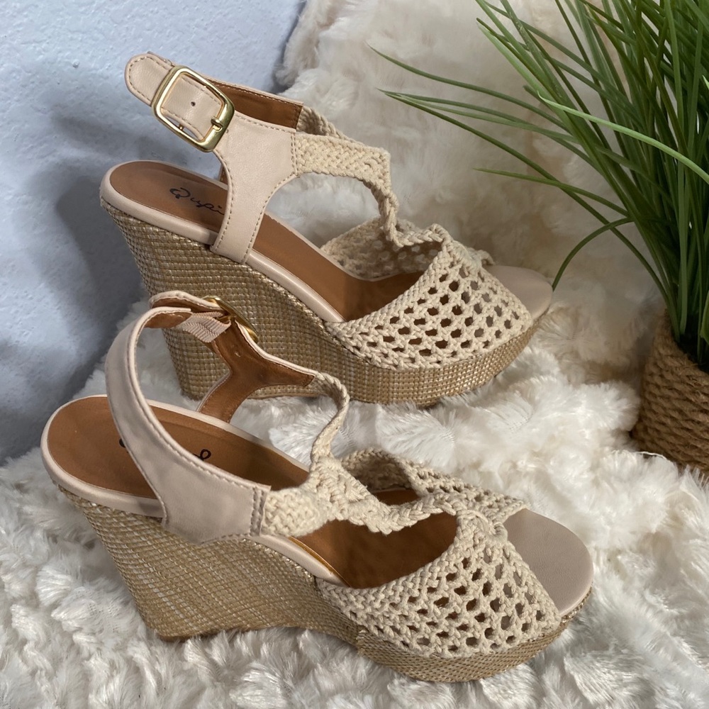 - Qupid wedge heels size 7.5